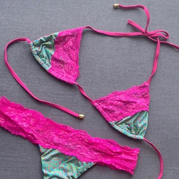 NWOT Beach Bunny TOP Lady Lace Triangle Pink size XS - Picture 2 of 9